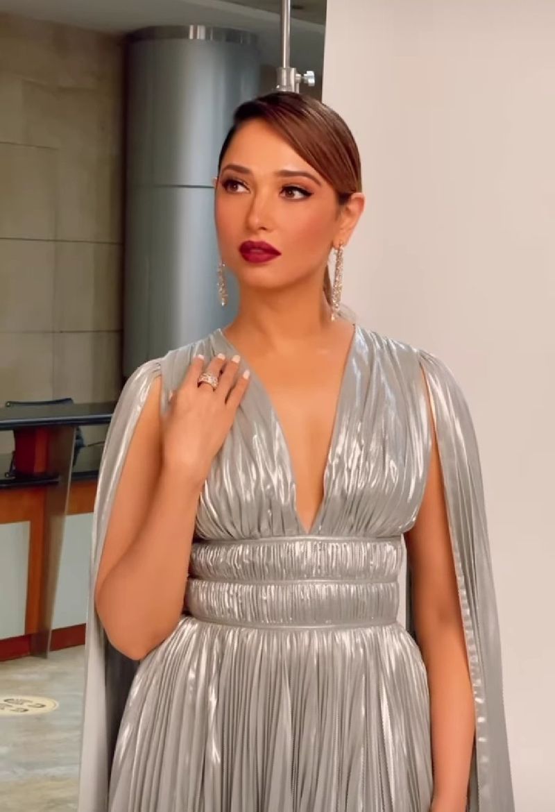 tamannah cleevage show in silver color wear pics goes viral