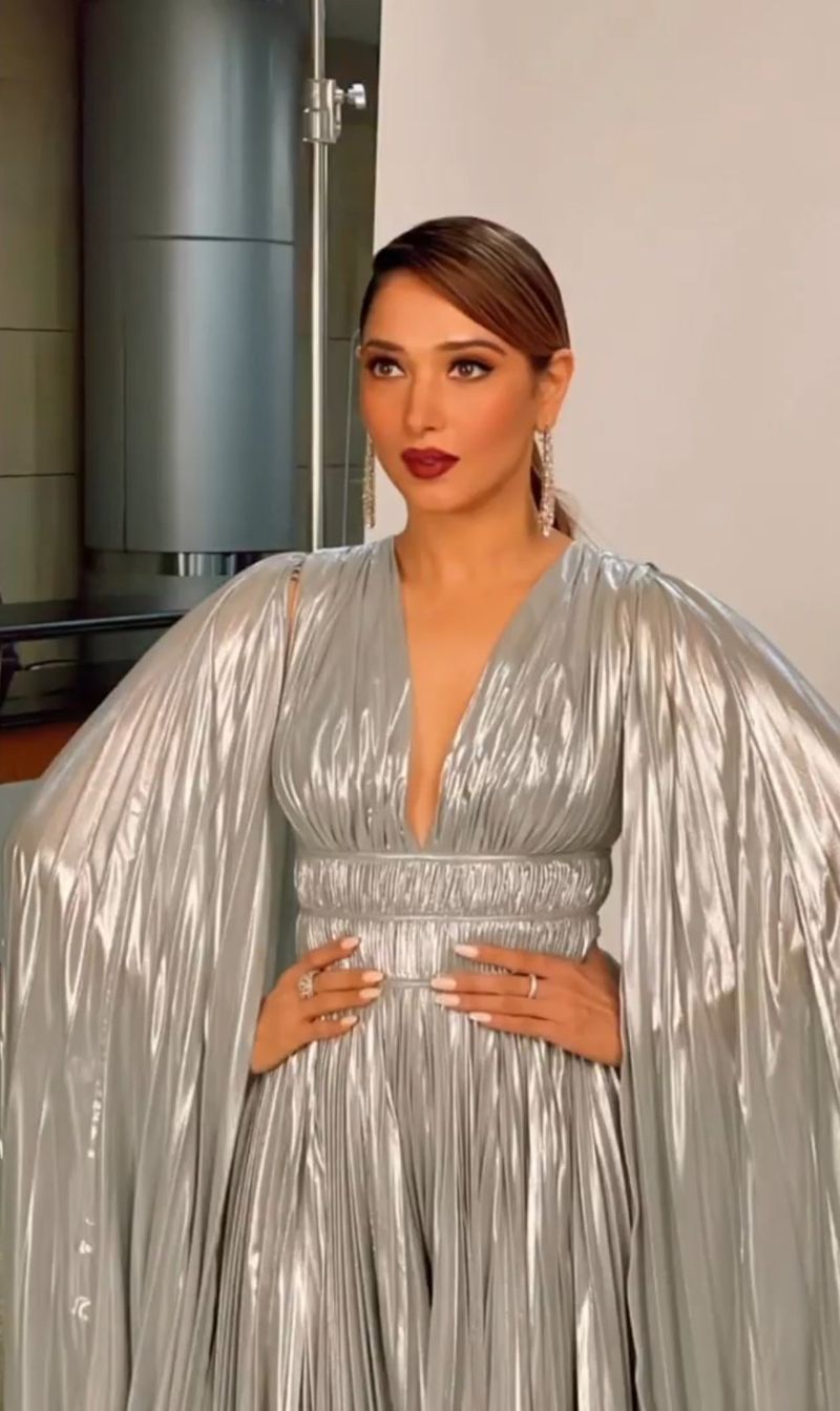 tamannah cleevage show in silver color wear pics goes viral