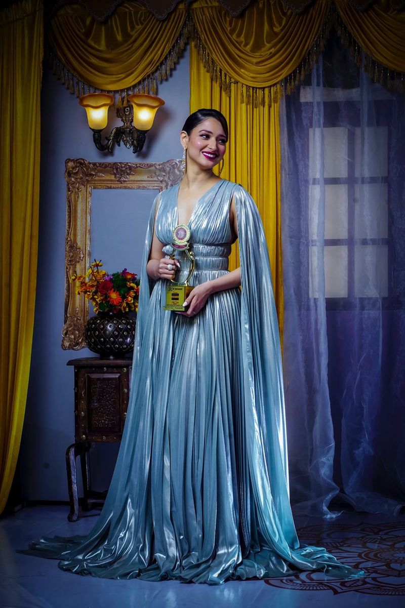 tamannah cleevage show in silver color wear pics goes viral