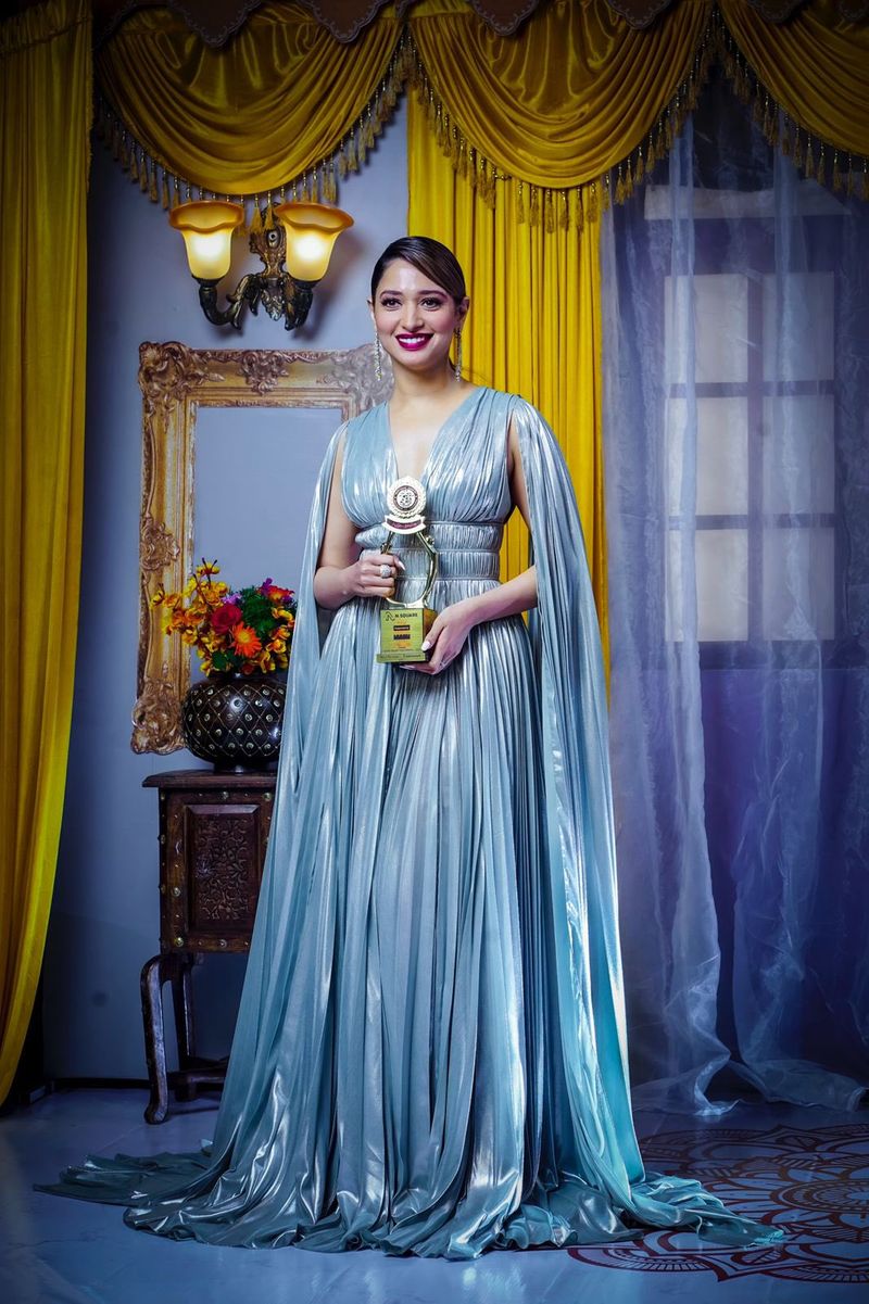 tamannah cleevage show in silver color wear pics goes viral