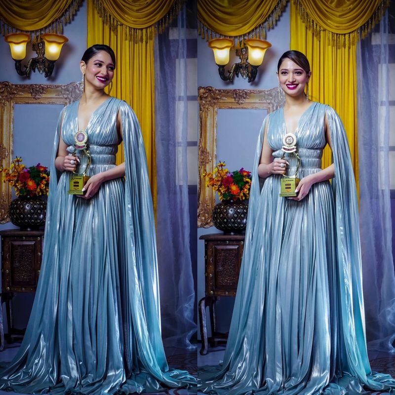 tamannah cleevage show in silver color wear pics goes viral