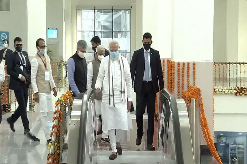 madhya pradesh, PM Narendra Modi in Bhopal, inaugrates rani kamlapati railway station stb