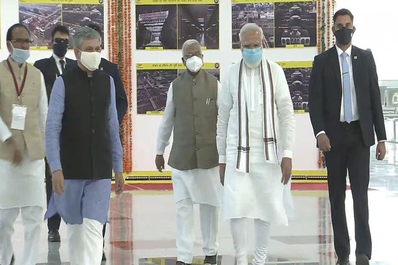 madhya pradesh, PM Narendra Modi in Bhopal, inaugrates rani kamlapati railway station stb