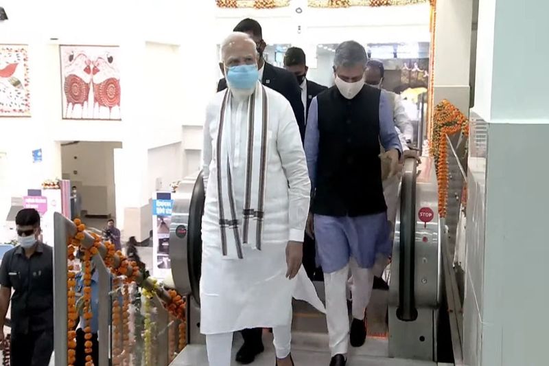 madhya pradesh, PM Narendra Modi in Bhopal, inaugrates rani kamlapati railway station stb