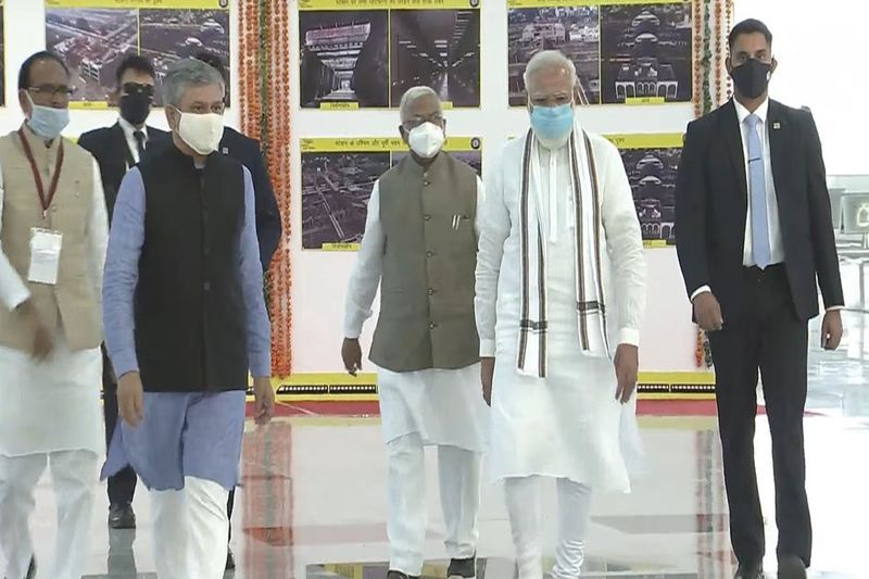 madhya pradesh, PM Narendra Modi in Bhopal, inaugrates rani kamlapati railway station stb