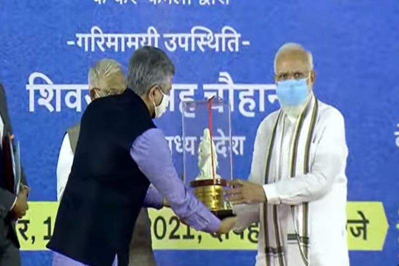 madhya pradesh, PM Narendra Modi in Bhopal, inaugrates rani kamlapati railway station stb