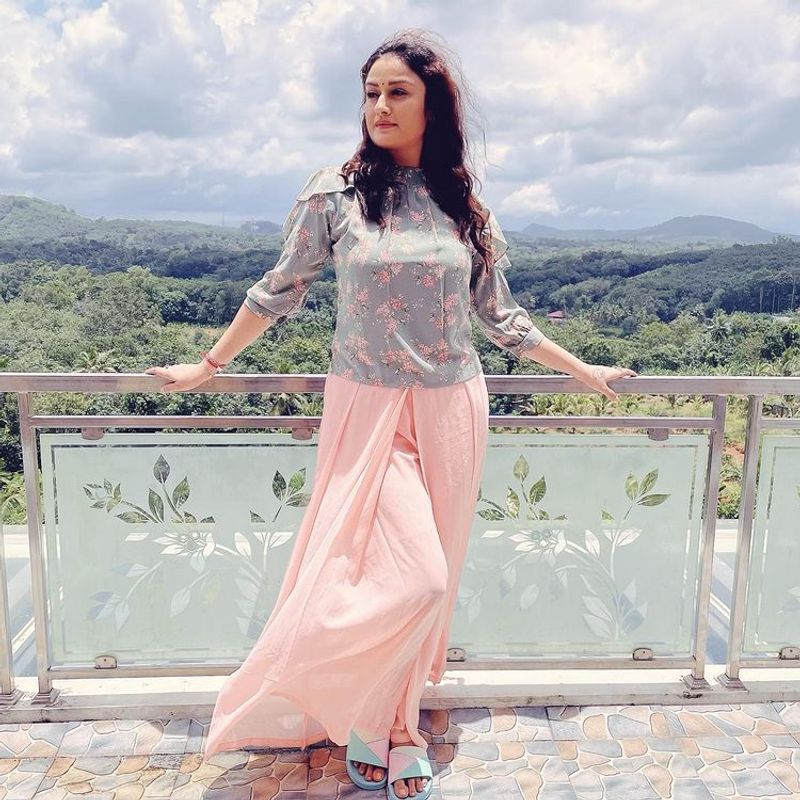 Actress soniya agarwal look like young recent photo gallery