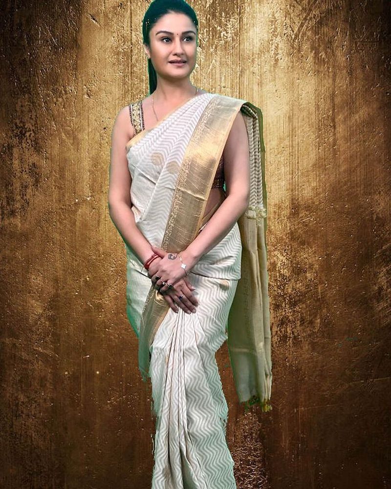 Actress soniya agarwal look like young recent photo gallery