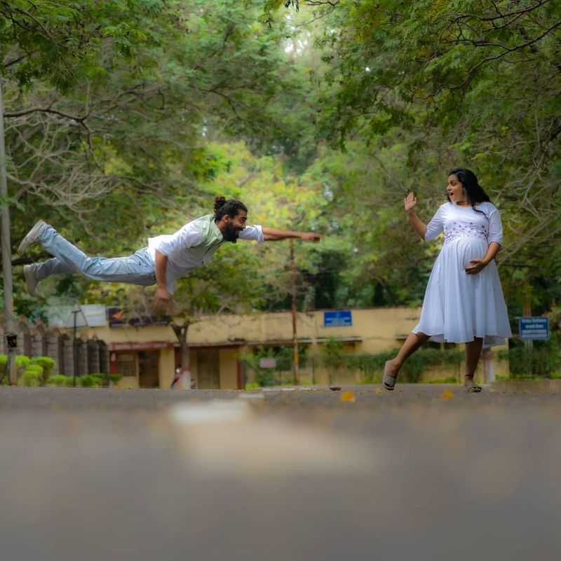 actor uttej daughter chetana meternity photo shoot goes viral