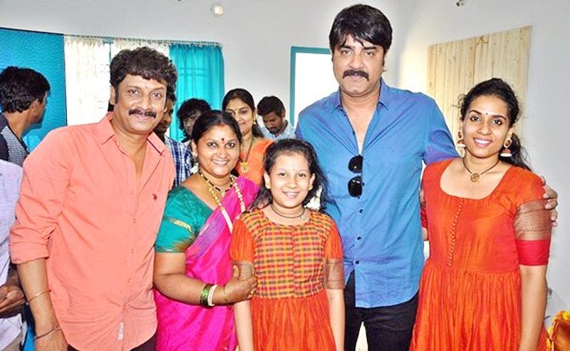 actor uttej daughter chetana meternity photo shoot goes viral