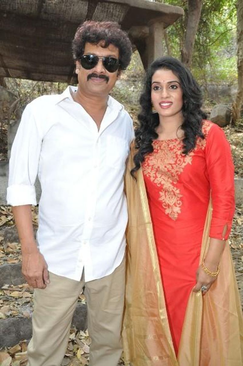 actor uttej daughter chetana meternity photo shoot goes viral