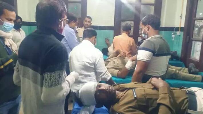Bihar Purvi Champaran Motihari Supporters of former RJD MLA attacked officers including DM 7 injured UDT Bihar Purvi Champaran Motihari Supporters of former RJD MLA attacked officers including DM 7 injured UDT