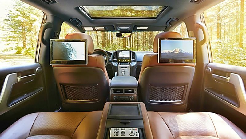 PM Modi travels in Bhopal in Toyota Land Cruiser twice the speed of superfast train, 360 degree view,auto news