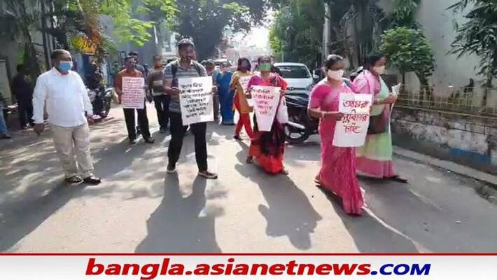 Former teachers of Mahadebi Birla School are protesting on Thursday demanding arrears of money after losing their jobs RTB Former teachers of Mahadebi Birla School are protesting on Thursday demanding arrears of money after losing their jobs RTB