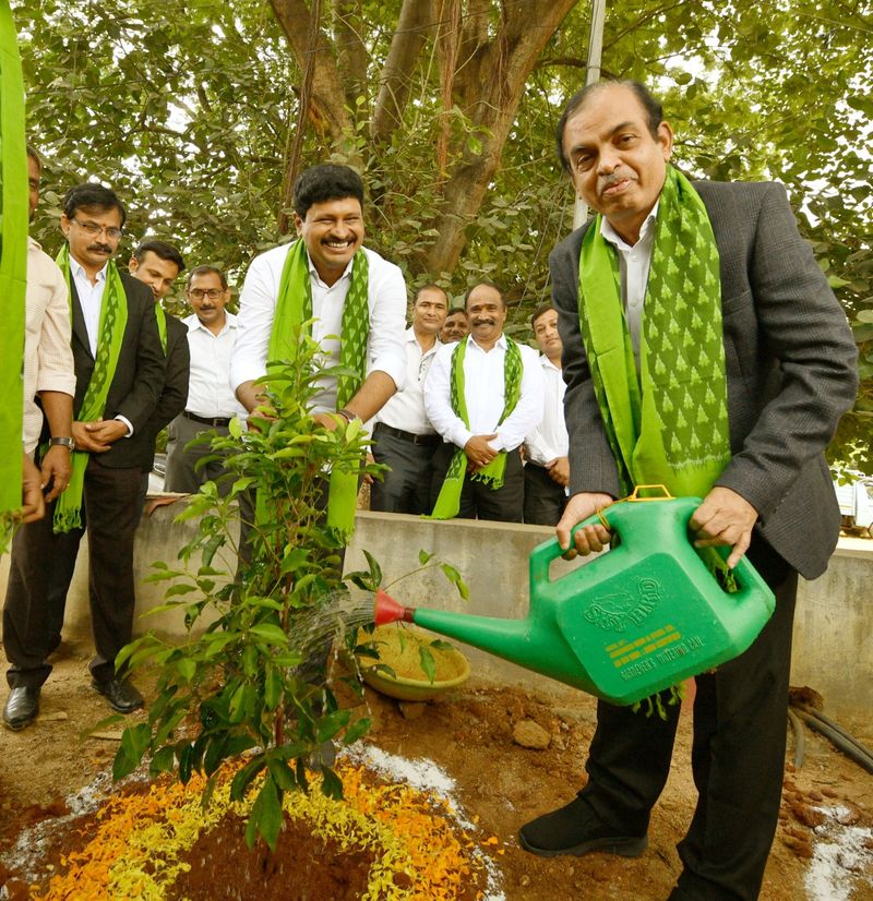 TS High Court Chief Justice Satish Chandra Sharma participated in Green India Challenge and planted seedlings