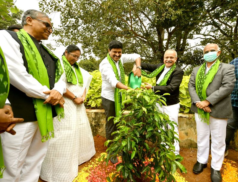 TS High Court Chief Justice Satish Chandra Sharma participated in Green India Challenge and planted seedlings