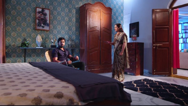 Mahindra and Jagathi get worried about Vasudhara in todays guppedantha Manasu serial