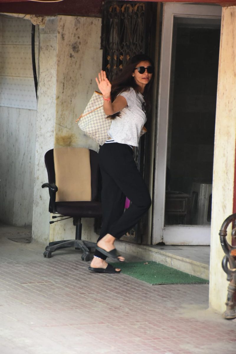 Sara Ali Khan gym look to Nora Fatehi desi avatar have a look at what the stars were doing in the city drb