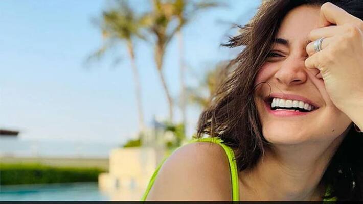 Anushka sharma sizzling photos in bikini goes viral Virat Kohli reacted on pics NTP Anushka sharma sizzling photos in bikini goes viral Virat Kohli reacted on pics NTP