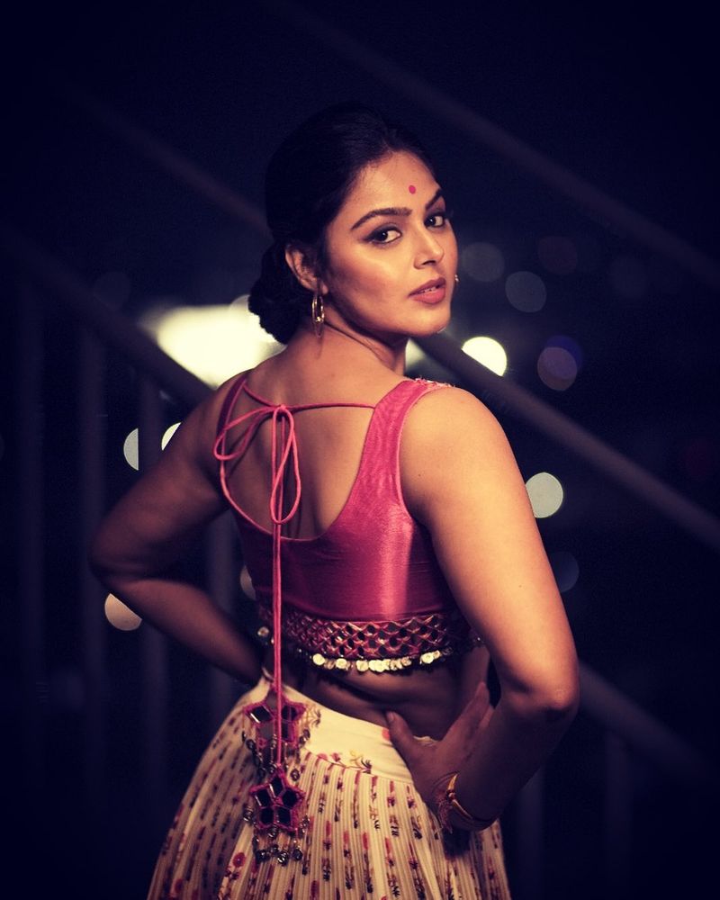 bigg boss fame monal gajjar emotional video getting viral in social media