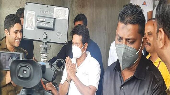 sachin tendulkar arrived in mp dewas for program sevaniya village on meeting poor children sachin tendulkar arrived in mp dewas for program sevaniya village on meeting poor children