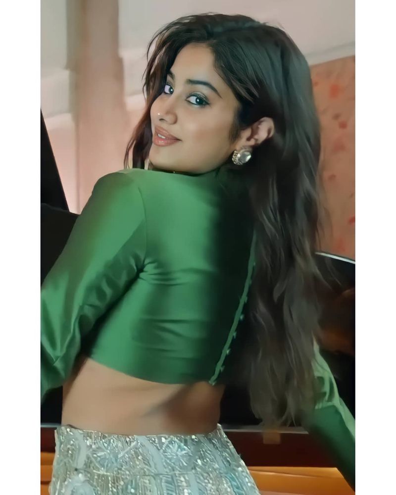 janhvi kapoor mind blowing pose in bath towel netizens hot comments