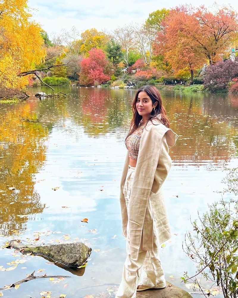 janhvi kapoor mind blowing pose in bath towel netizens hot comments