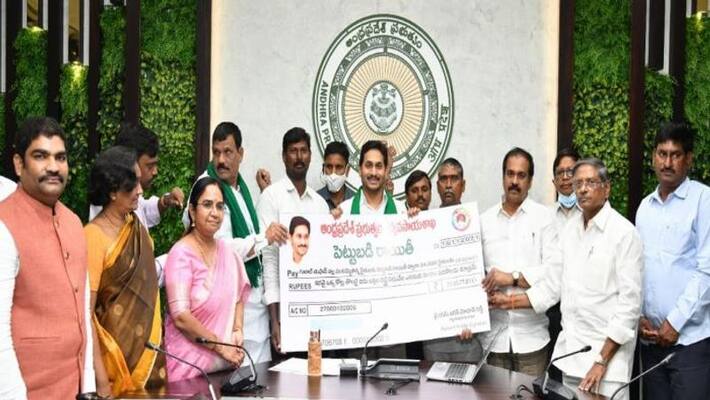 AP CM YS Jagan disburses 22 crores to farmers hit by cyclone Gulab AP CM YS Jagan disburses 22 crores to farmers hit by cyclone Gulab