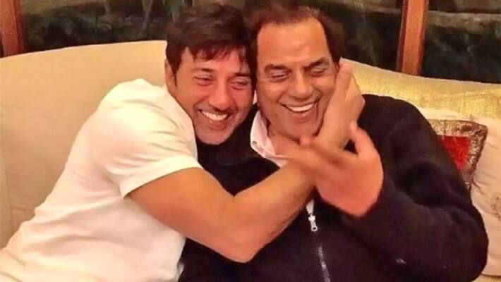 Dharmendra Perform on his song Chhalkaye Jam in front of Sunny Deol kpg Dharmendra Perform on his song Chhalkaye Jam in front of Sunny Deol kpg
