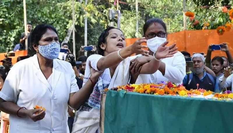 assam rifles attack martyr suman swargiarys last rites by wife and 3 year old son in manipur