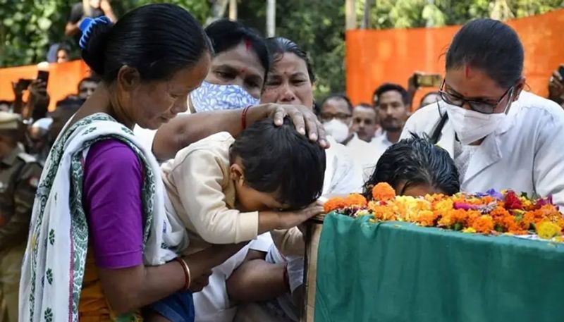 assam rifles attack martyr suman swargiarys last rites by wife and 3 year old son in manipur