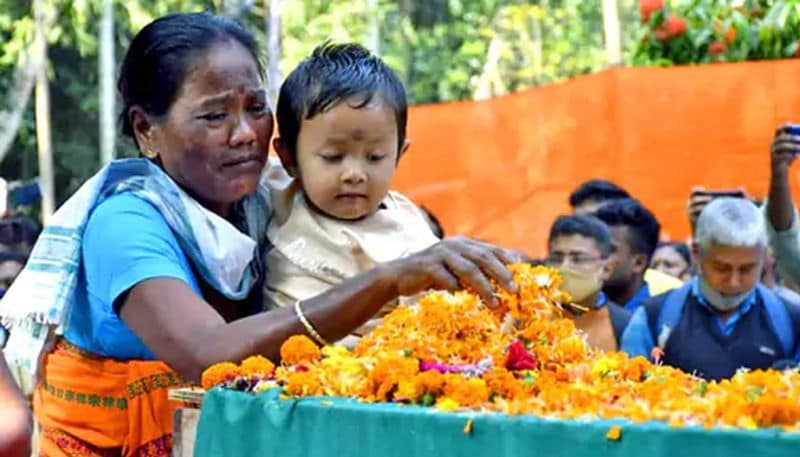 assam rifles attack martyr suman swargiarys last rites by wife and 3 year old son in manipur