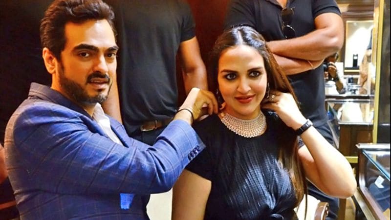 Hema Malini Daughter Esha Deol Flaunts Tattoo and show her figure kpg