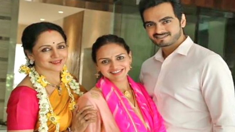 Hema Malini Daughter Esha Deol Flaunts Tattoo and show her figure kpg