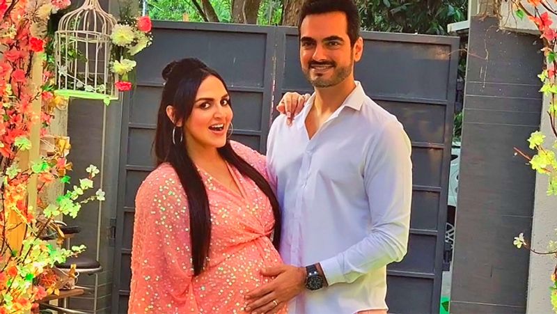 Hema Malini Daughter Esha Deol Flaunts Tattoo and show her figure kpg