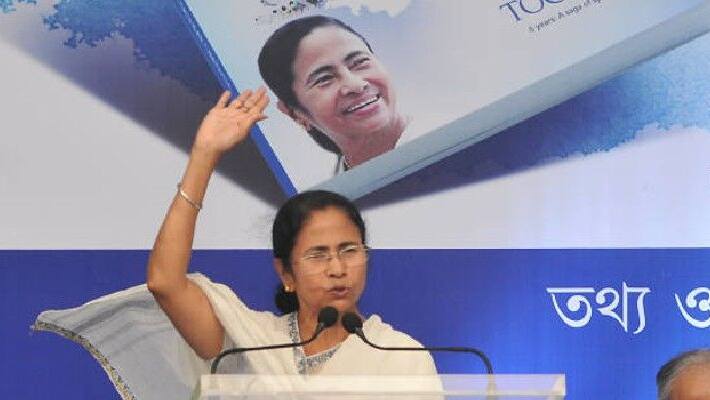 Mamata banerjee has launched employment scheme in duyare ration Mamata banerjee has launched employment scheme in duyare ration
