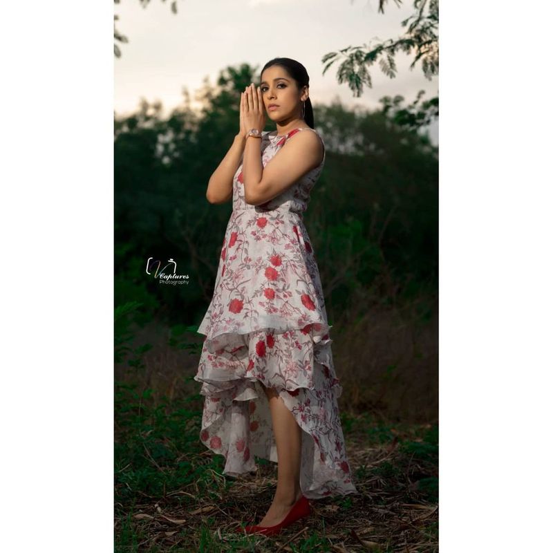 anchor rashmi never before hot pose its look like rebel style pics mind block