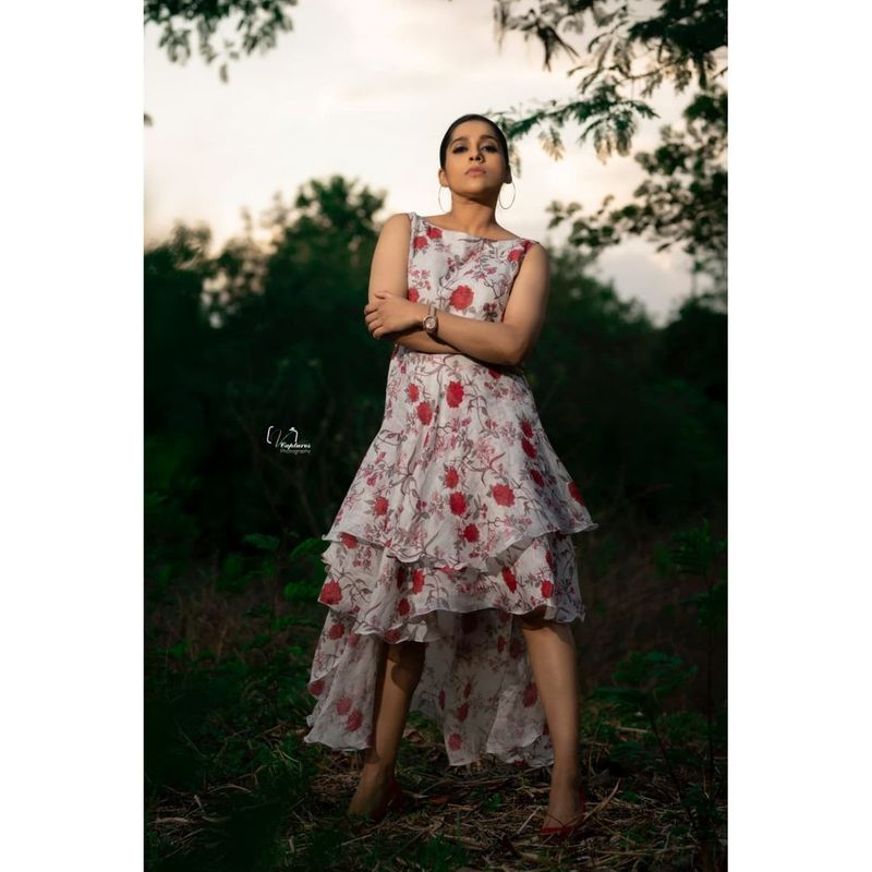 anchor rashmi never before hot pose its look like rebel style pics mind block