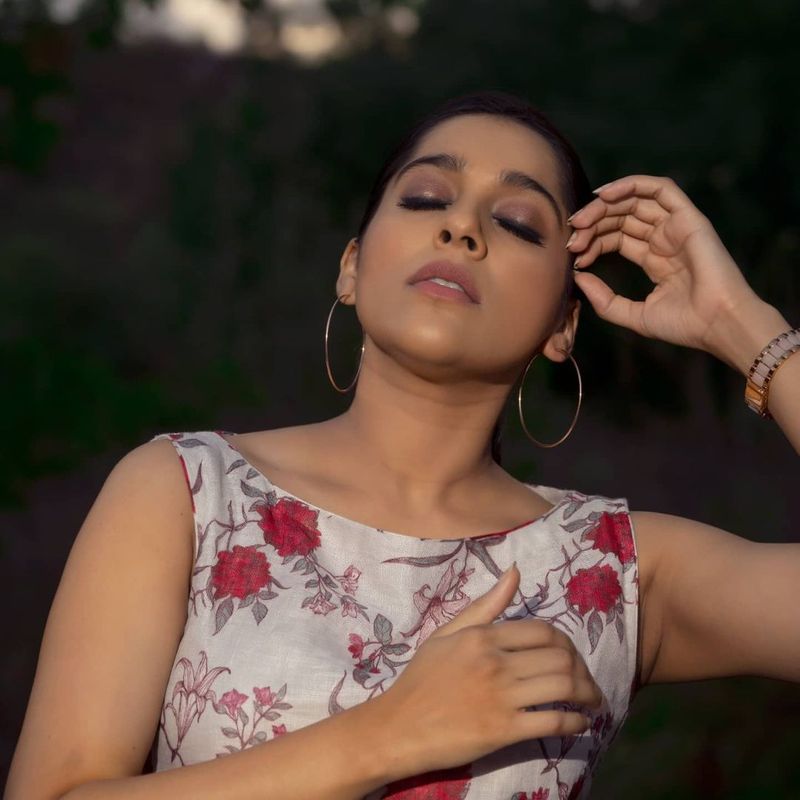 anchor rashmi never before hot pose its look like rebel style pics mind block