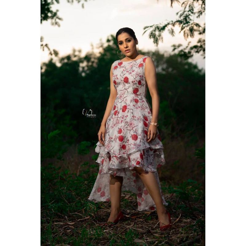 anchor rashmi never before hot pose its look like rebel style pics mind block