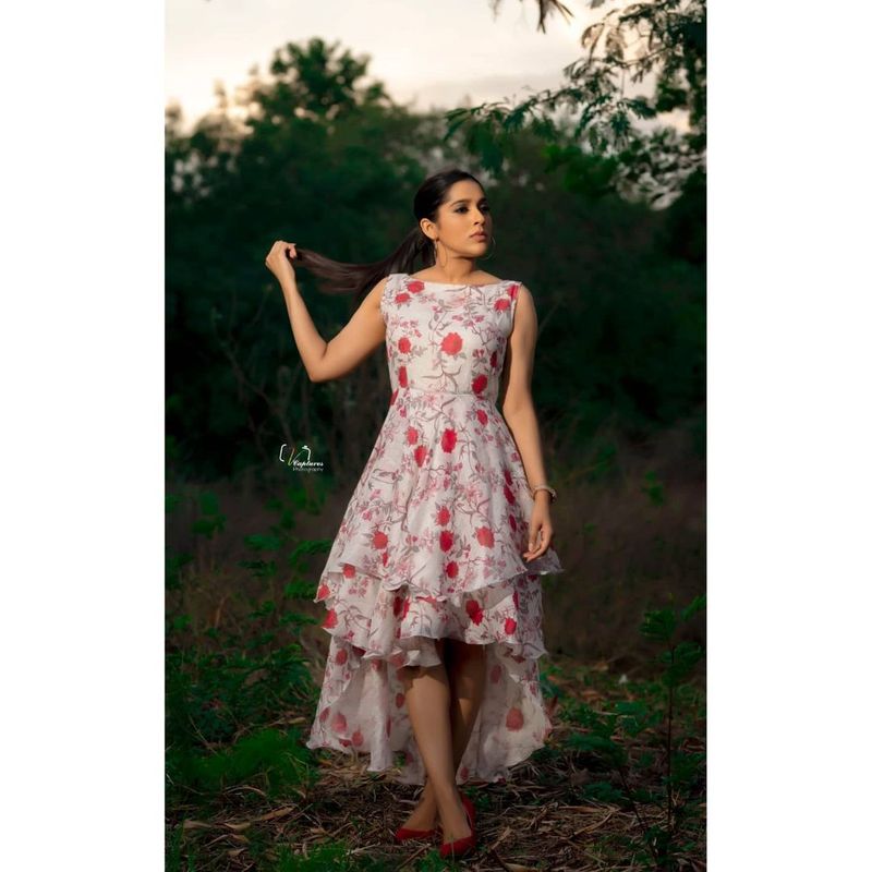 anchor rashmi never before hot pose its look like rebel style pics mind block