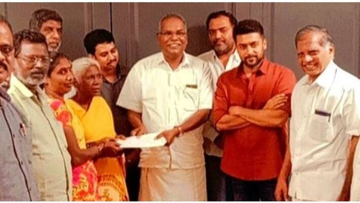 Meeting with Real Jai Bhim Parvati amidst relentless controversy ... Surya donates Rs 15 lakh! Meeting with Real Jai Bhim Parvati amidst relentless controversy ... Surya donates Rs 15 lakh!