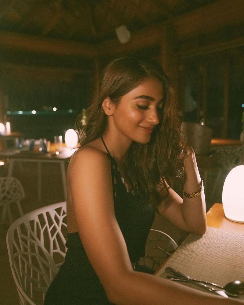 pooja hegde bikini photos blast in internet netizens hot comments