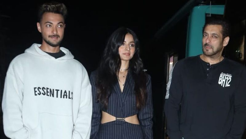 Salman khan Aayush Sharma mouni roy shraddha kapoor spotted in mumbai NTP