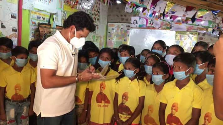 Cricket Legend Sachin Tendulkar Visits Bhopal For Social Project Meets Madhya Pradesh CM Shivraj Chouhan kvn Cricket Legend Sachin Tendulkar Visits Bhopal For Social Project Meets Madhya Pradesh CM Shivraj Chouhan kvn