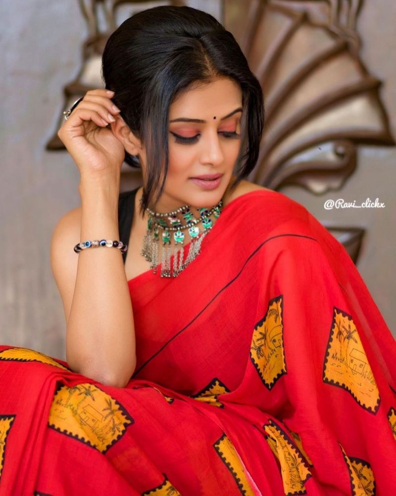 heroin priyamani looks fabulous in sleeveless jacket and designer saree