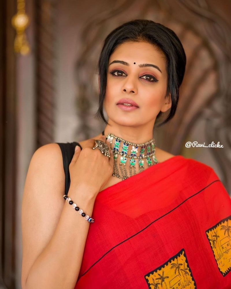 heroin priyamani looks fabulous in sleeveless jacket and designer saree