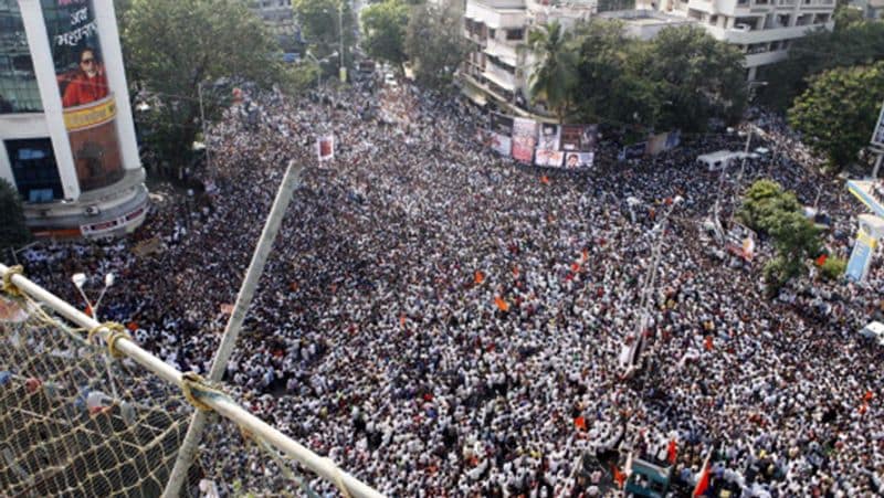 Bal Thackeray death anniversary funeral photos when crowd was visible on streets of Mumbai kpn