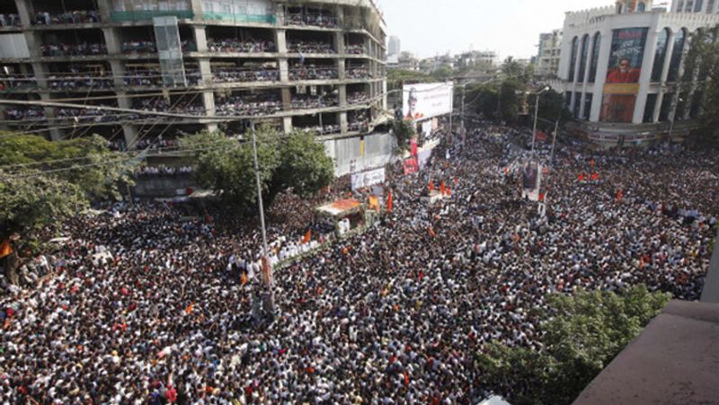Bal Thackeray death anniversary funeral photos when crowd was visible on streets of Mumbai kpn