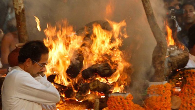 Bal Thackeray death anniversary funeral photos when crowd was visible on streets of Mumbai kpn